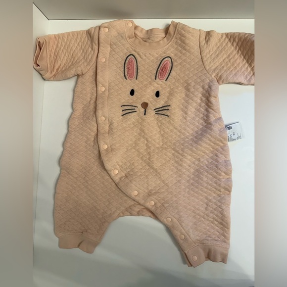 Uniqlo Baby • Bunny and Sheep Button Up Onesie • Size 60 CM • Gently Used - Picture 2 of 5